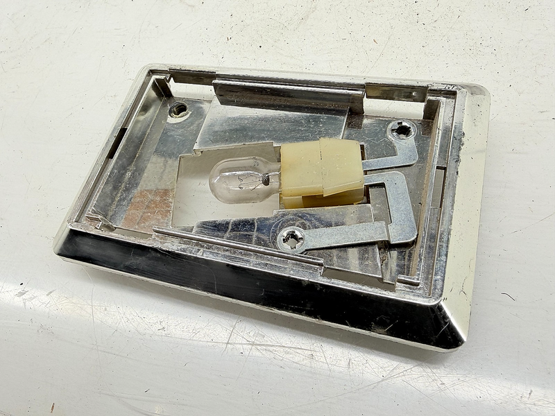 OEM 1979 - 1991 Ford Mustang Dome Light Base No Lens D9AB-13776-AC C65-15