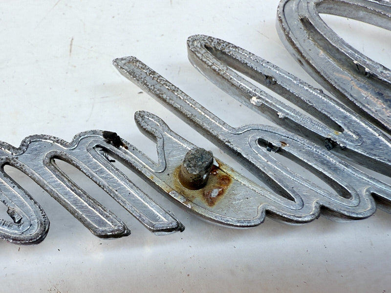 1972 - 1977 OLDSMOBILE CUTLASS TRUNK LID EMBLEM 9858568 B32-348