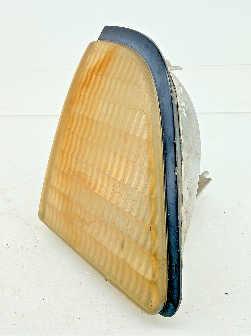 OEM 1987 - 1993 Ford Mustang Front RH Turn Signal Lamp Lens E7ZB-13215-AA B25-49