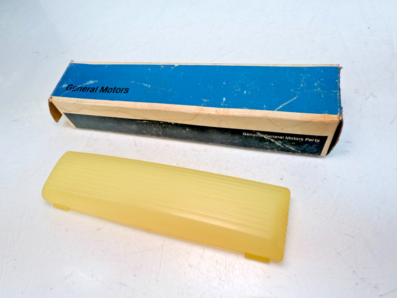 NOS Genuine GM 1969 - 1973 C3 Corvette Dome Light Lens 4837868 B81-27
