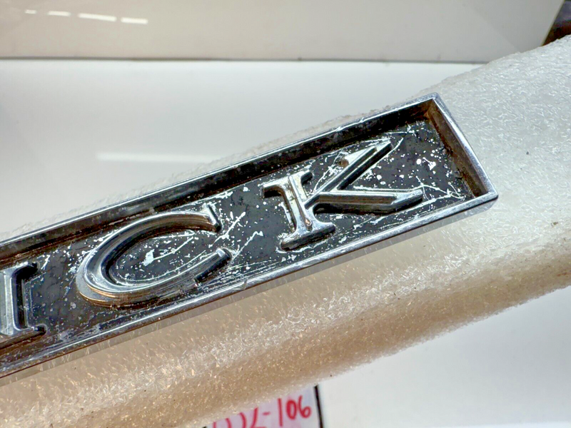 OEM Buick 1968 68 Lesabre Electra Front Grille Emblem Badge Logo 1384167 B32-106