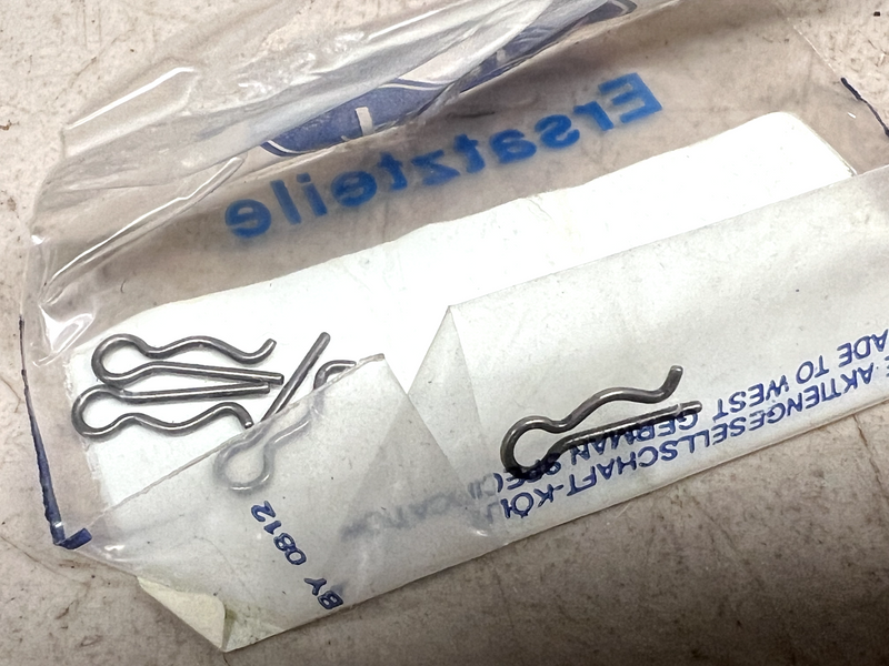 (9) NOS FORD HARDWARE CLIPS E864109-S B31-145