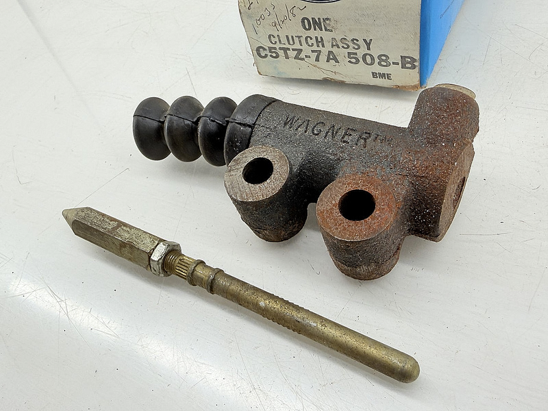 NOS 1965 - 1977 FORD P350 P500 TRUCK CLUTCH SLAVE CYLINDER C5TZ-7A508-B C77-16