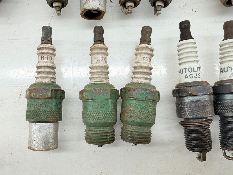 Vintage NOS Lot Autolite Champion Spark Plugs AR51 BF82 ARL82 AG52 AR80 H12Y C66