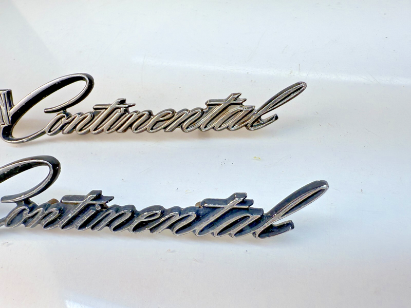 OEM 1975 -1979 LINCOLN CONTINENTAL PAIR HEADLIGHT DOOR EMBLEM D5VB13B124 B32-218