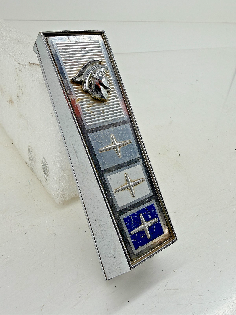 1965 1966 Comet Capri Caliente Cyclone GT FRONT GRILLE CENTER EMBLEM ORNAMENT