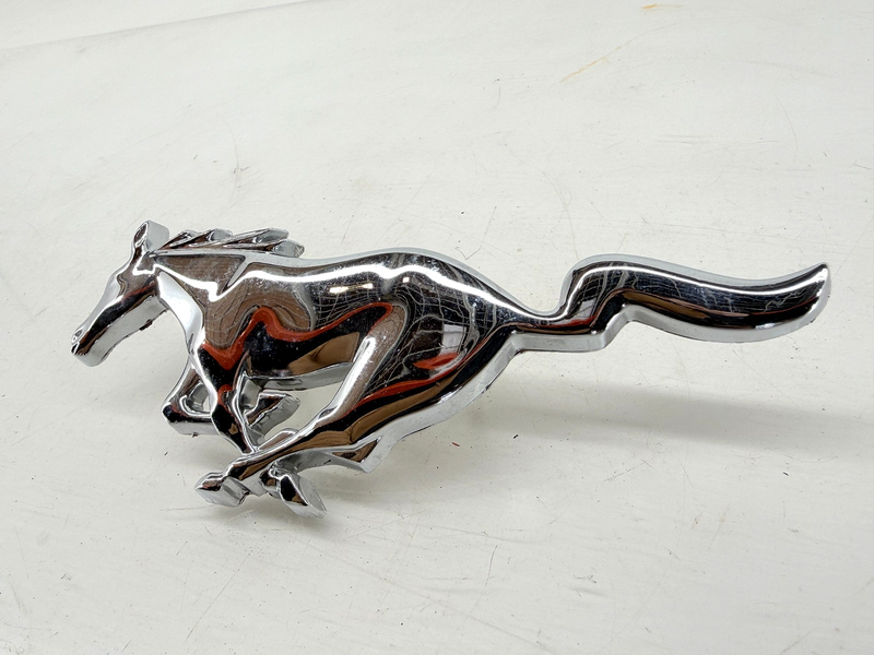 NOS 1971 - 1973 FORD MUSTANG GRILL EMBLEM D1ZB-8216-A C67-49