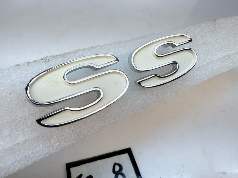 USED REMAN 1960's Chevrolet Camaro SS Emblems GM 8798868 E8-8