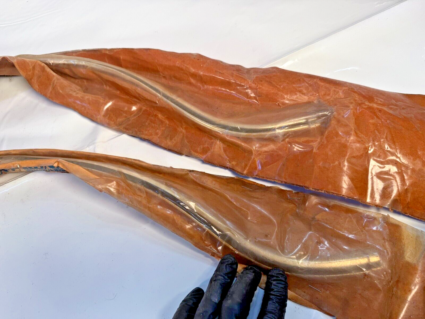 (1) NOS 1984 AMC Jeep Renault Fender Trim Moulding 8131766 84 S2-38