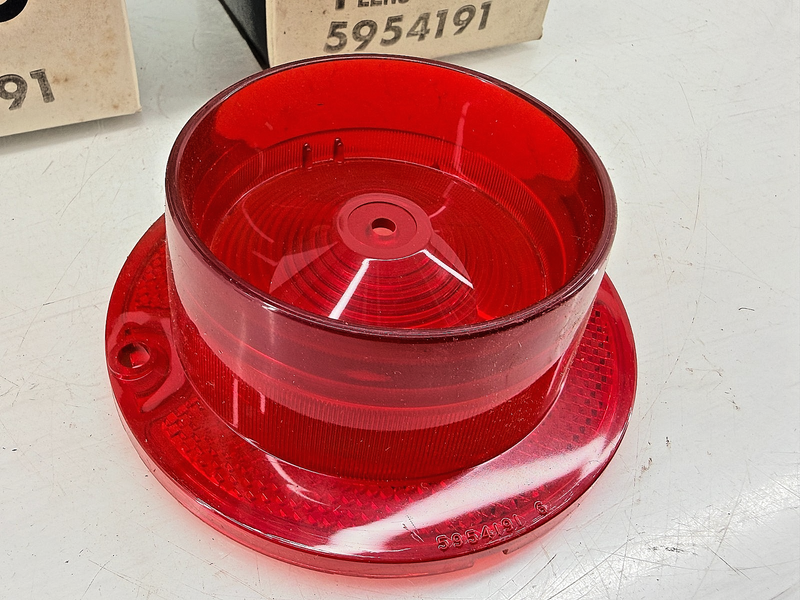(1) NOS 1963 Chevrolet BelAir Biscayne Impala Tail Light Lens 5954191 C71-1