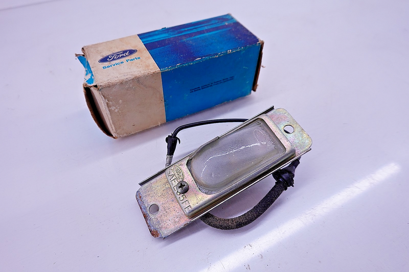 NOS 1969 FORD GALAXIE XL LTD LICENSE PLATE LAMP C9AZ-13550-A C55-23