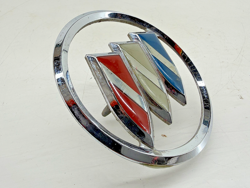 OEM 1986 1987 1988 1989 Buick Skyhawk Front End Fascia Emblem 25527519 E7-130