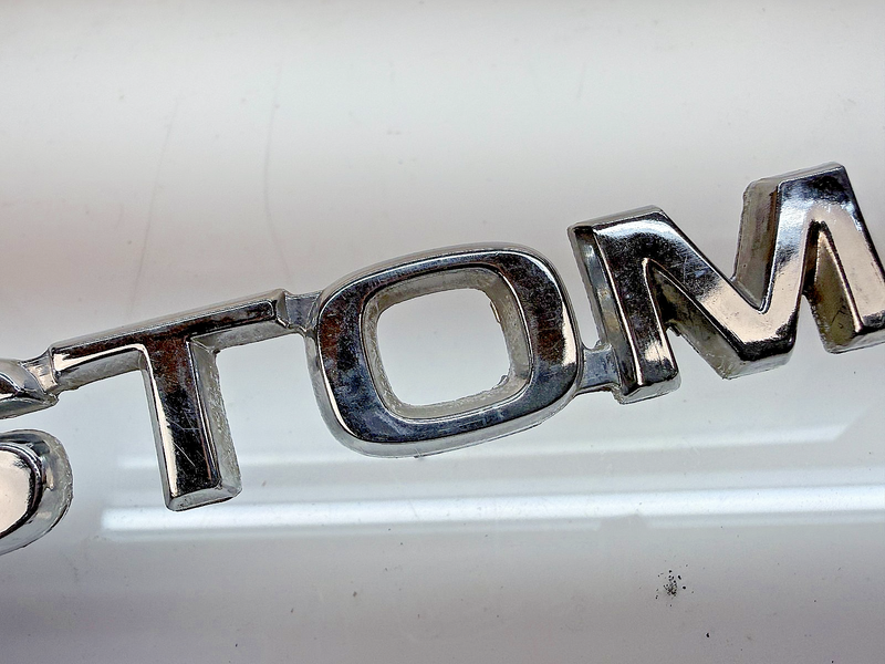 1980-1986 FORD F150 F250 TRUCK BRONCO CUSTOM FENDER EMBLEM E0TB-16B114-CC E8-68