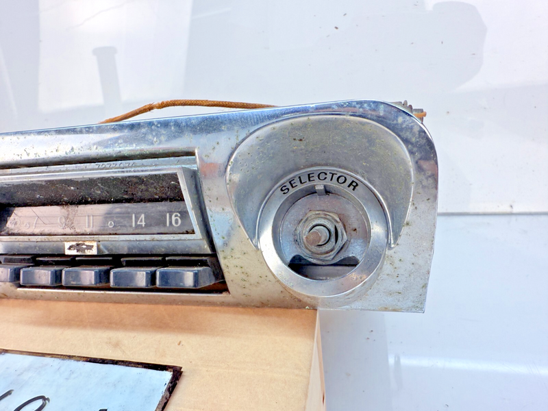 OEM 1959 - 1960 CHEVROLET IMPALA BELAIR BISCAYNE AM RADIO 59 60 B68-1