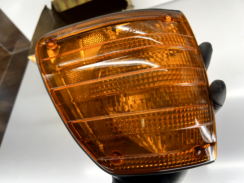 NOS Mercedes W116 Marker Light Right US 280S 280SE 350SE 450SE 1305233006 C1-27