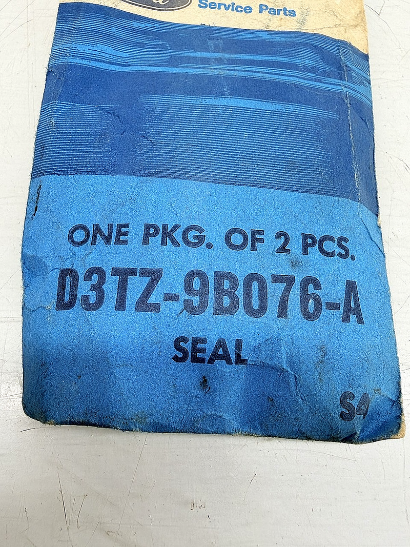 NOS 1973 - 1979 FORD F100 F250 TRUCK FUEL SEAL GROMMET D3TZ-9B076-A C76-130
