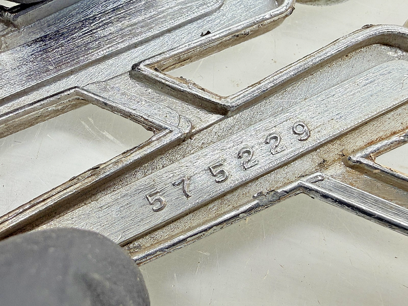 OEM 1959 OLDSMOBILE SUPER 88 EMBLEM SCRIPT BADGE 575229 E9-82