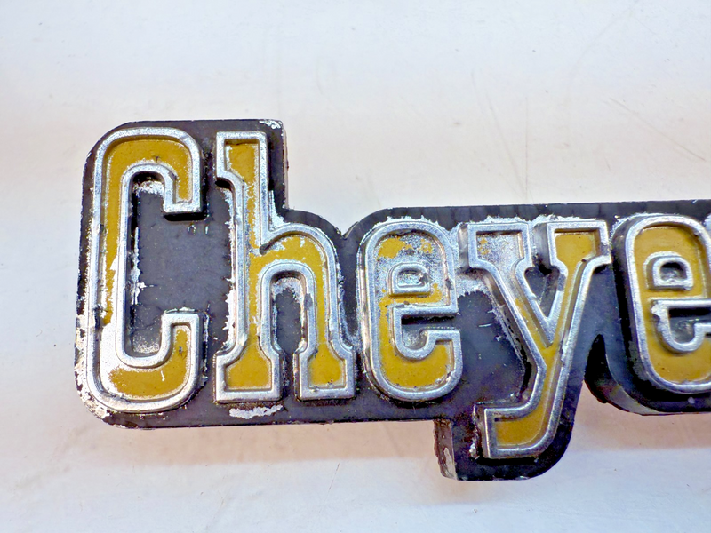 OEM 1973 1974 1975 1976 Chevy "Cheyenne Super 20" Fender Emblem 6273133 E7-57