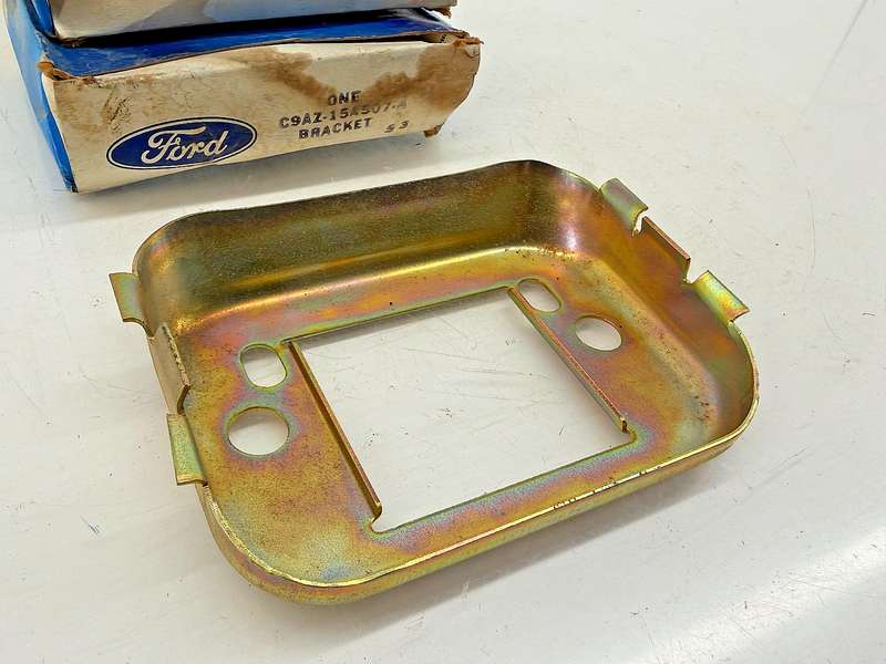 (1) NOS 1969 1970 FORD GALAXIE WAGON BACKUP LIGHT BRACKET C9AZ-15A507-A C62-51