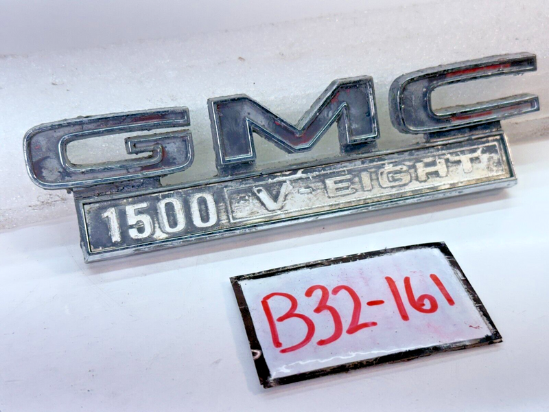 OEM 1969 - 1972 GMC Truck Factory V8 Fender Emblem 69 70 71 72 B32-161
