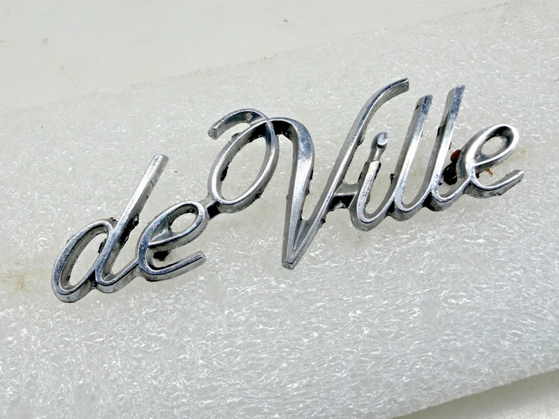 OEM 1971 - 1983 Cadillac de Ville Emblem 9695825 E9-45