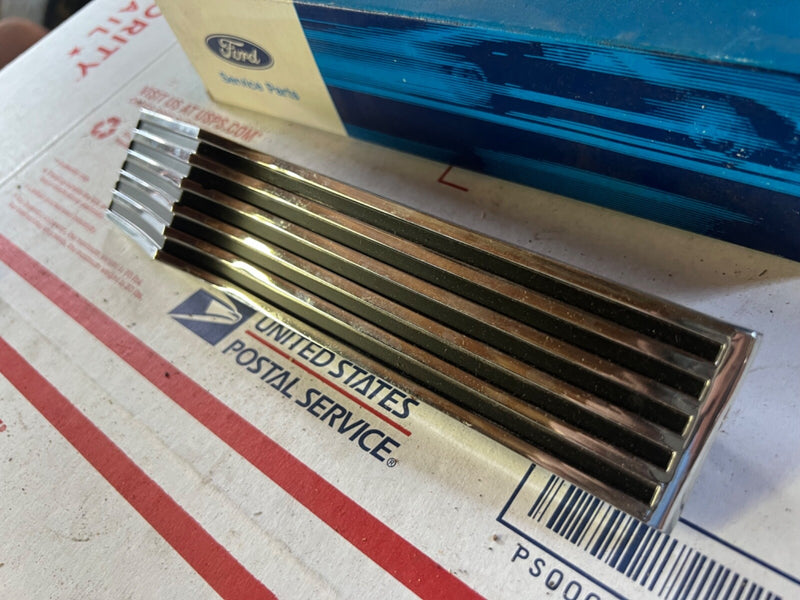 NOS 1962 Ford Thunderbird Quarter Panel Trim Molding Ornament C2SZ-63290A76-B 5*