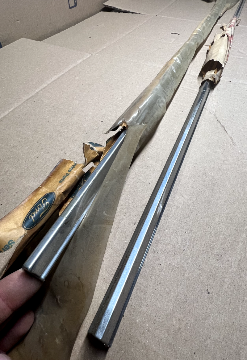 NOS 1961-1963 THUNDERBIRD SIDE TRIM MOULDING PAIR C2SZ-8320878-A 61 62 63 S1-7