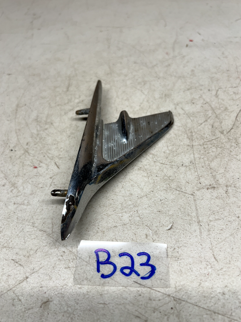 OEM 1960 CHEVROLET IMPALA FRONT FENDER ORNAMENT TRIM MOULDING 378245 RH 60 B24-2