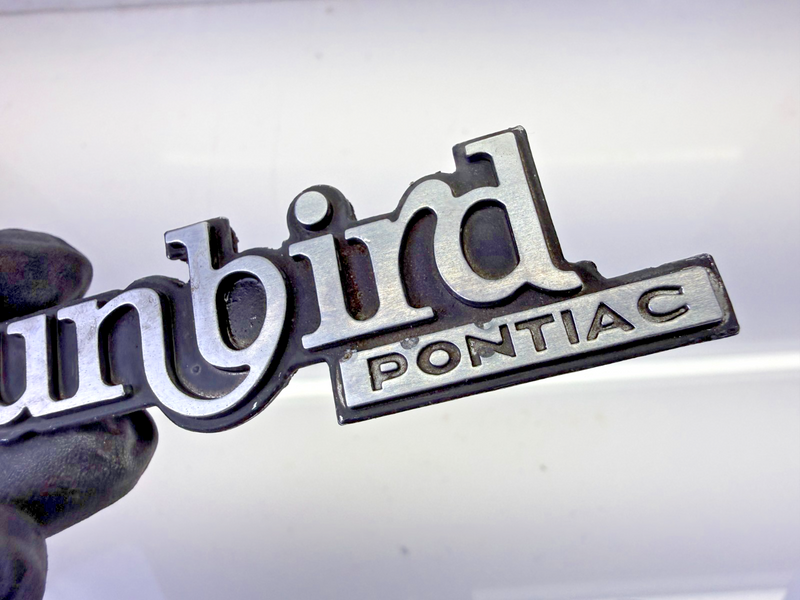 OEM 1976 - 1980 Pontiac Sunbird Fender Emblem GM 1740825 E8-96