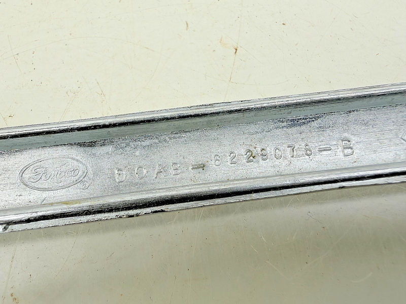 NOS 1970 FORD GALAXIE  XL LTD QUARTER PANEL EXTENSION MOULDING RH D0AZ-6229078-A