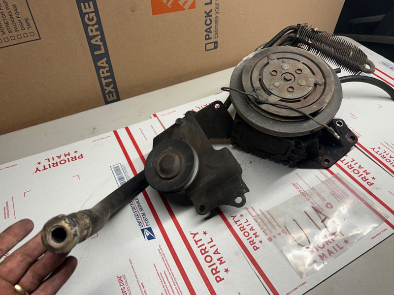 1971-74 FORD Torino COMPLETE A/C AIR COMPRESSOR BRACKET D3AH-8A617-BA FOMOCO U1A