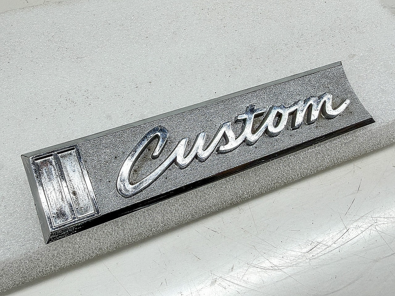 OEM 1967 1968 CHEVY TRUCK CUSTOM CAB DOOR EMBLEM 3901462 E10-30