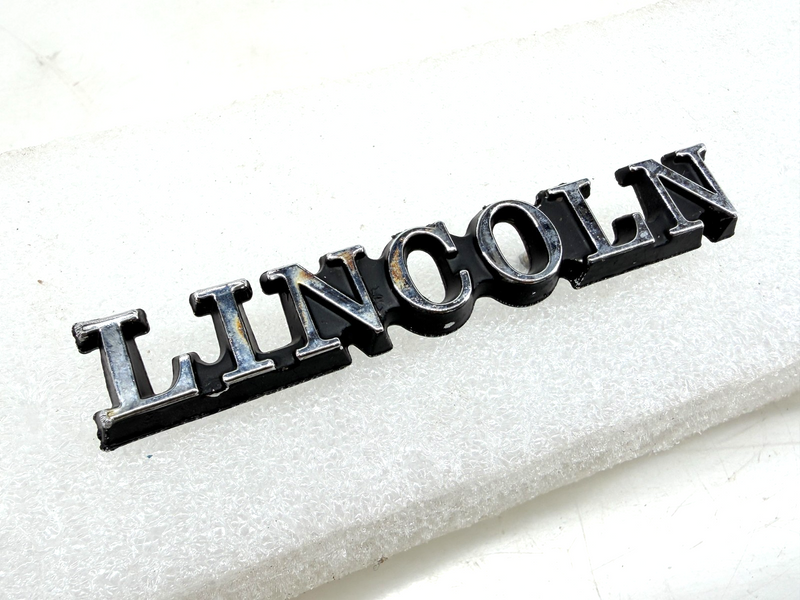 1975 -  1981 Lincoln Town Car Nameplate Emblem D5VB-5506042 E9-93