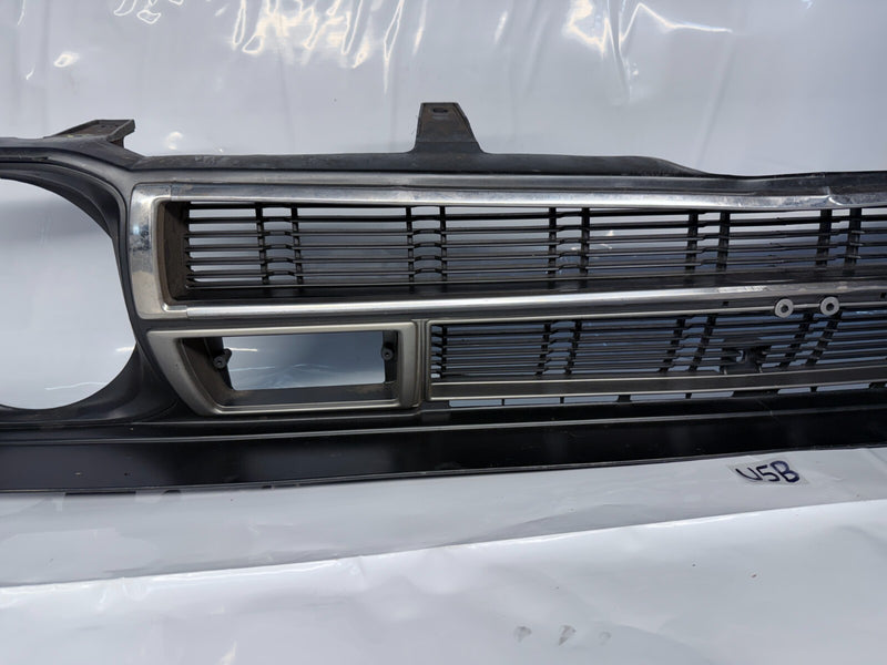 OEM 78 79 80 1978 1979 1980 DATSUN 210 Front Grille Grill *NICE SHAPE* U5B-13