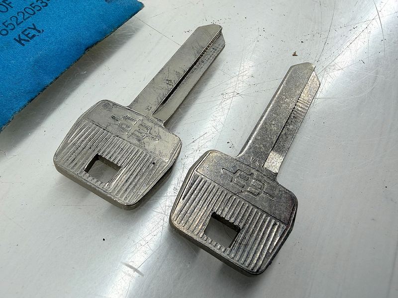 NOS 1970 - 1979 FORD Lincoln Continental Door Ignition Keys D0VY6522053A C67-151