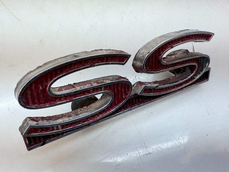 Vintage 1973 - 1974 Chevy SS EMBLEM Impala Chevelle Camaro E6-1