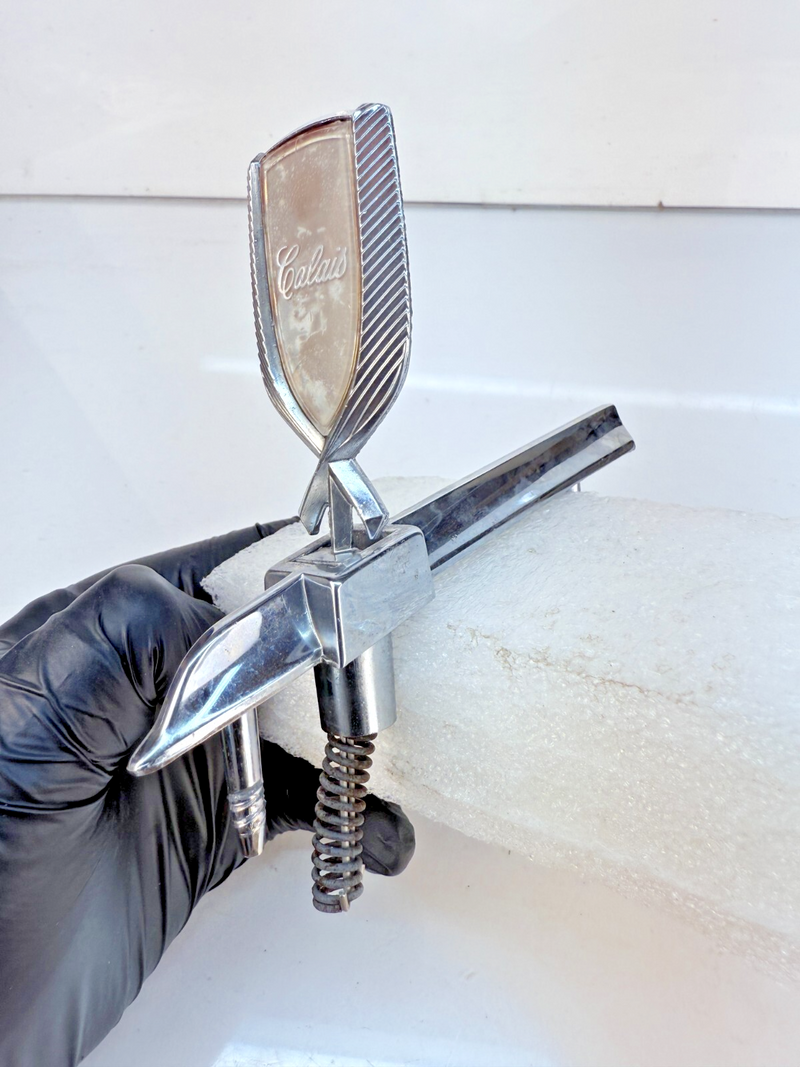 OEM 1978 - 1980 Red Oldsmobile Calais Stand Up  Ornament Emblem 22508016 B32-220