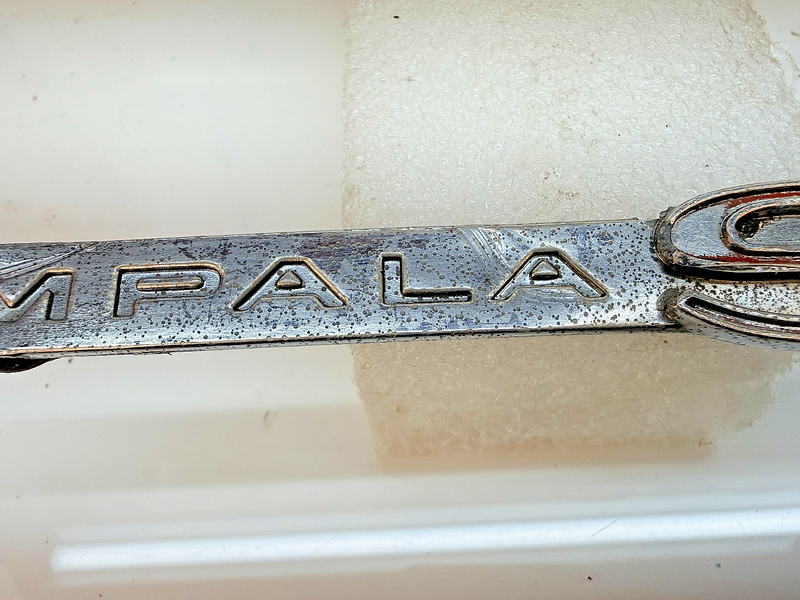 OEM 1962 CHEVROLET IMPALA SS TRUNK LID NAMEPLATE EMBLEM GM 3813890 E8-47