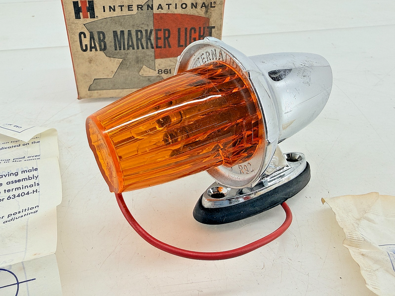 NOS 1969 - 1978 International Harvester Cab Marker Light 861 799-R92 C70-32