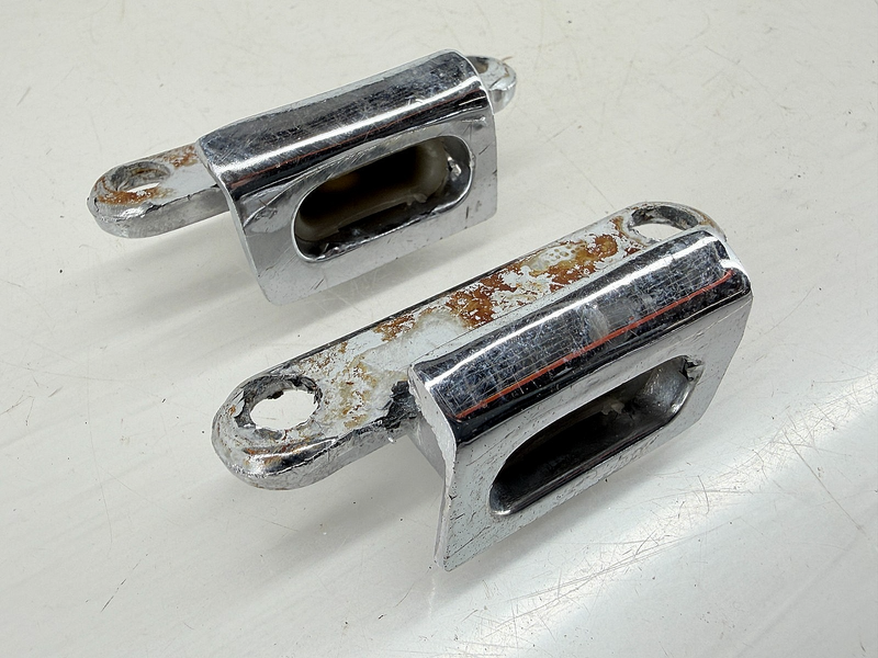 OEM 1968 - 1982 CHEVY CORVETTE PAIR T-TOP ALIGNMENT HOUSING RH LH 3932972 E9-37