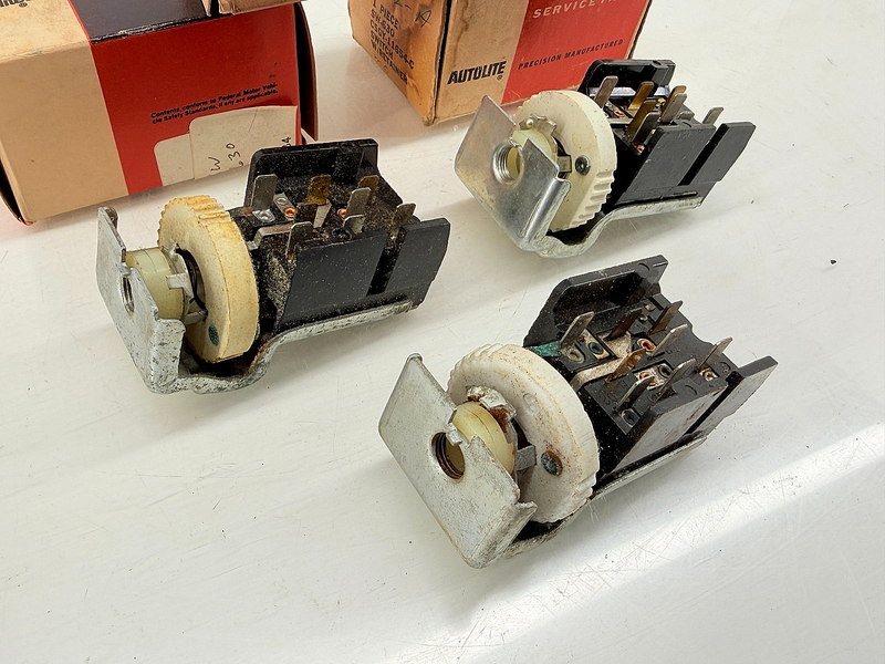 (1) NOS 1965 Ford Motorcraft Headlight Switch C5GY-11654-C SW-630 C56-52