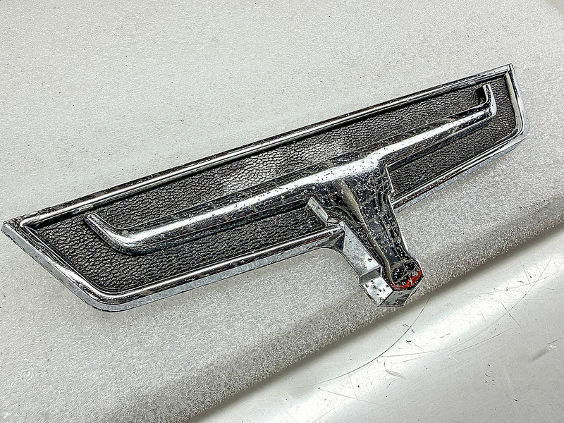 OEM 1966 1967 FORD RANCHERO HOOD TRUNK WING EMBLEM C6DB-6642514-A E10-46
