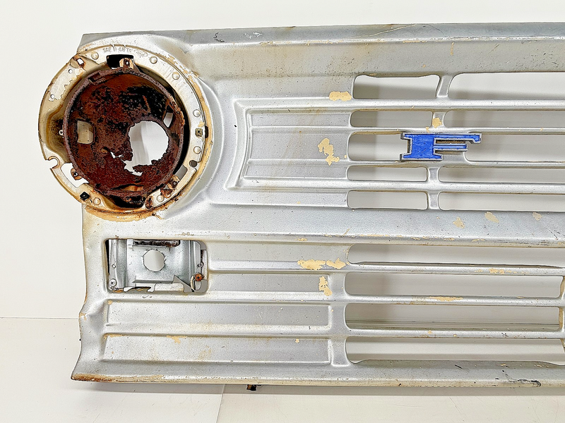 Original 1971 1972 1973 Ford Econoline Van Front Grille U5B-112