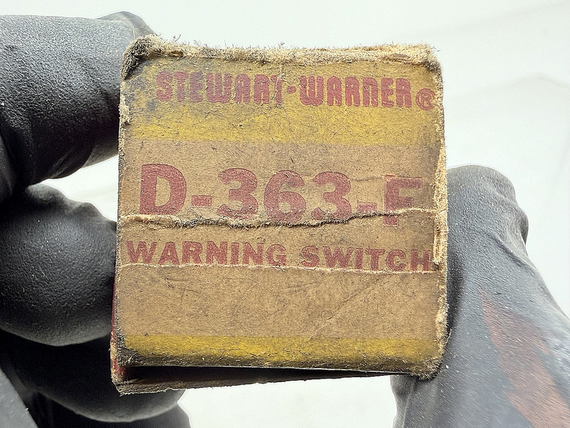NOS STEWART WARNER TEMPERATURE WARNING SWITCH BRASS SW BOX D-363-F C76-124
