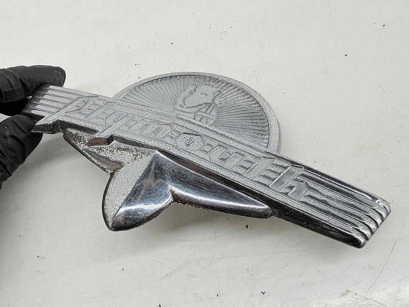 Original 1941 PLYMOUTH CAR TRUNK EMBLEM W/ BOAT PATINA MOPAR COUPE SEDAN C69-42