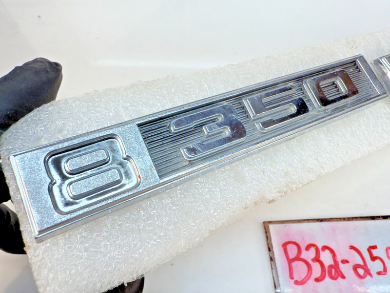 OEM Vintage 1969 - 1972 CHEVY TRUCK PAIR OF 8 350 FENDER EMBLEM 3950926 B32-258