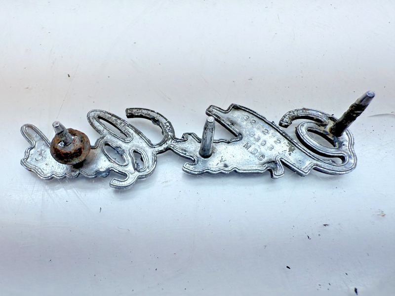 OEM 1973 - 1977 Chevrolet Monte Carlo Header Panel Emblem 325272 E6-116