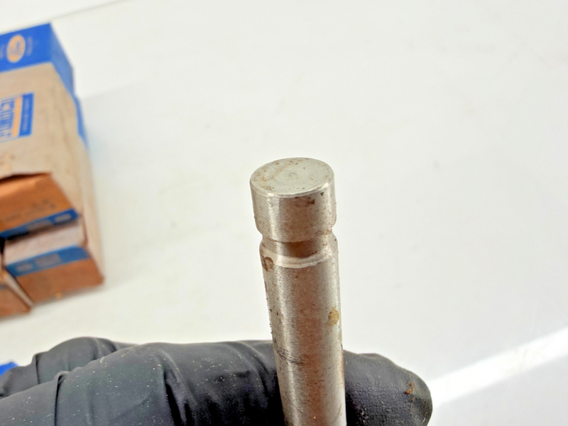 (1) NOS 1966 Lincoln Continental Engine Intake Exhaust Valve C6VY-6505-A C57-68B