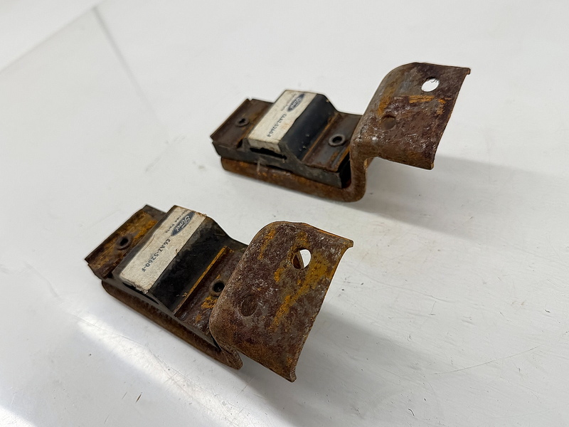 (1) NOS 1966 - 1968 Ford Country Sedan Ranch Wagon Muffler Bracket C6AZ5260F B78