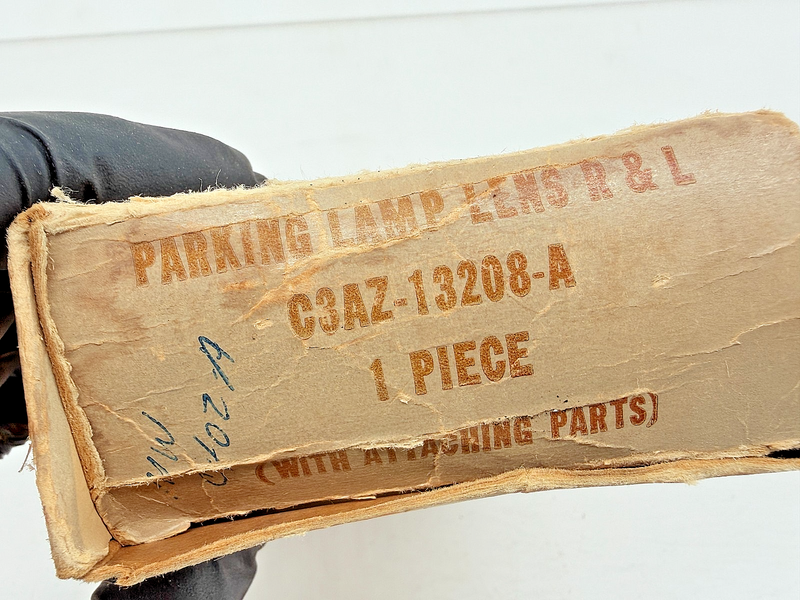 NOS 1963 1964 FORD GALAXIE MERCURY FAIRLANE PARKING LAMP LENS C3AZ-13208-A C68